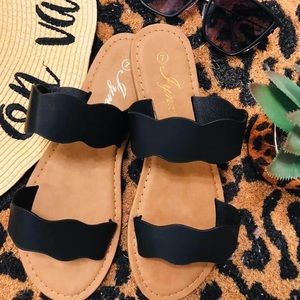 🆕✨BLACK STRAP SANDALS/SLIDES✨